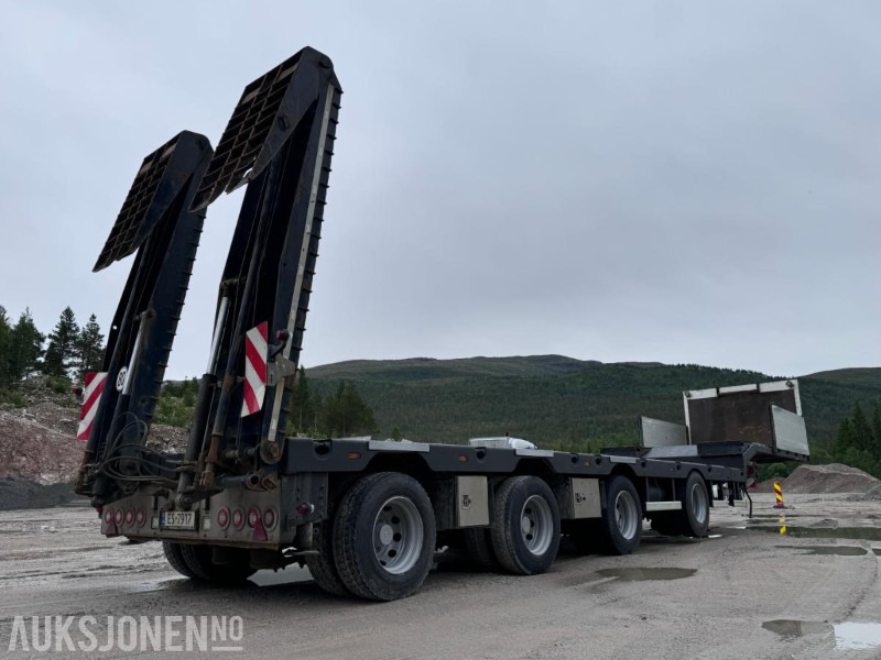 2019 Carnehl CSTV 40-60 - 4 akslet maskinsemi - Manuelt uttrekk - Hydraulisk bredding - Støttelabber bak - Fjernstyring - Trailer: picture 4 2019 Carnehl CSTV 40-60 - 4 akslet maskinsemi - Manuelt uttrekk - Hydraulisk bredding - Støttelabber bak - Fjernstyring - Trailer: picture 4