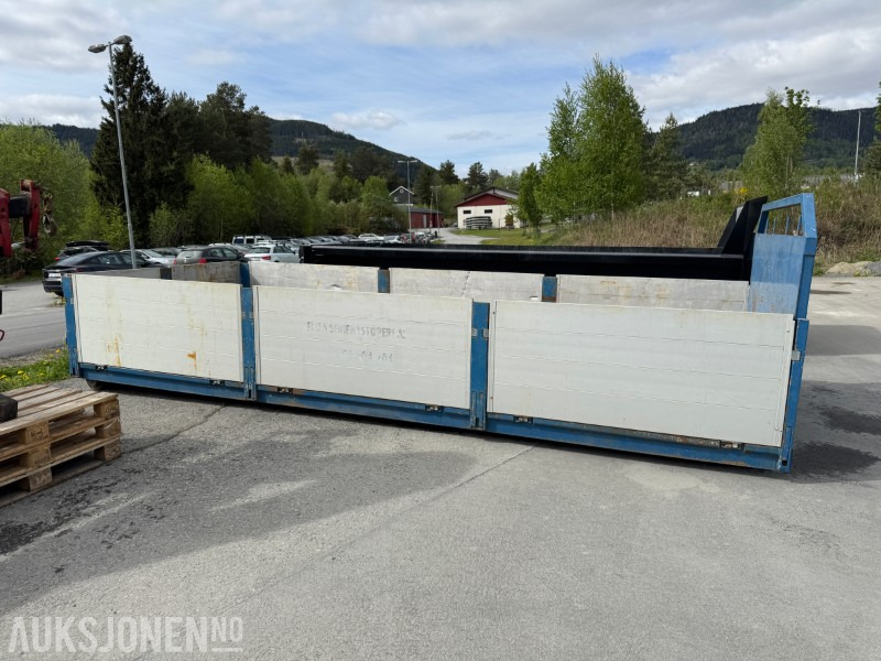 Krokflak med nedfellbare karmer og kranhylser. - Truck: picture 4 Krokflak med nedfellbare karmer og kranhylser. - Truck: picture 4
