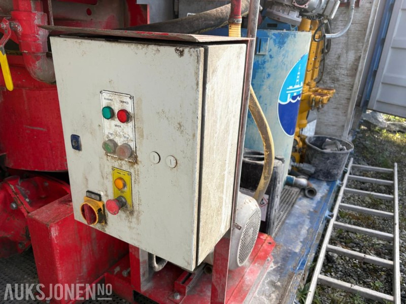 Construction equipment komplett grout/gyse og blandesystem montert i fots container: picture 12