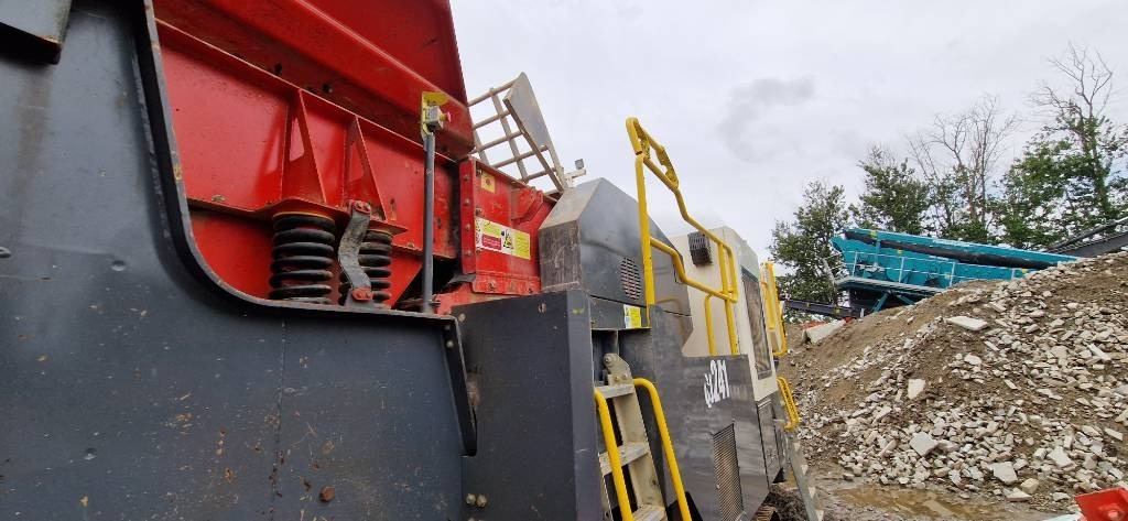 Mobile crusher Sandvik QJ 241: picture 22