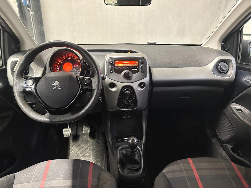 Peugeot 108 1.0 e-VTi Envy - Recent APK - Airco - 5 deurs - Metallic - Hatchback: picture 4 Peugeot 108 1.0 e-VTi Envy - Recent APK - Airco - 5 deurs - Metallic - Hatchback: picture 4