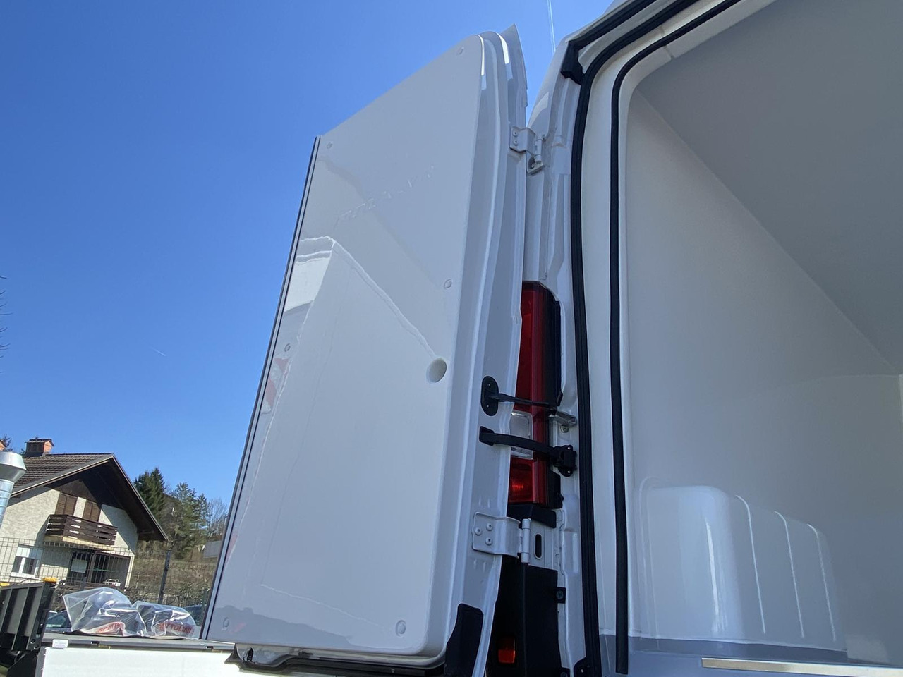 Refrigerated van FIAT DUCATO L3H2 140PS | TIEFKÜHLFAHRZEUG -20C + KONVEKTA TK 4022 12V-230V: picture 9 Refrigerated van FIAT DUCATO L3H2 140PS | TIEFKÜHLFAHRZEUG -20C + KONVEKTA TK 4022 12V-230V: picture 9