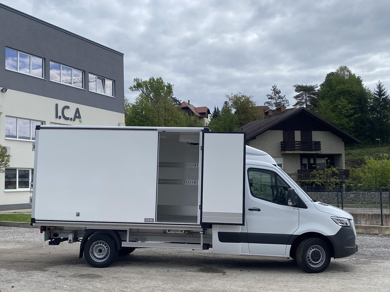 MERCEDES BENZ SPRINTER  317 CDI | DOPPELREGIME TIEFKÜHLKOFFER + BACKSLEEPER - Refrigerated van: picture 4 MERCEDES BENZ SPRINTER  317 CDI | DOPPELREGIME TIEFKÜHLKOFFER + BACKSLEEPER - Refrigerated van: picture 4