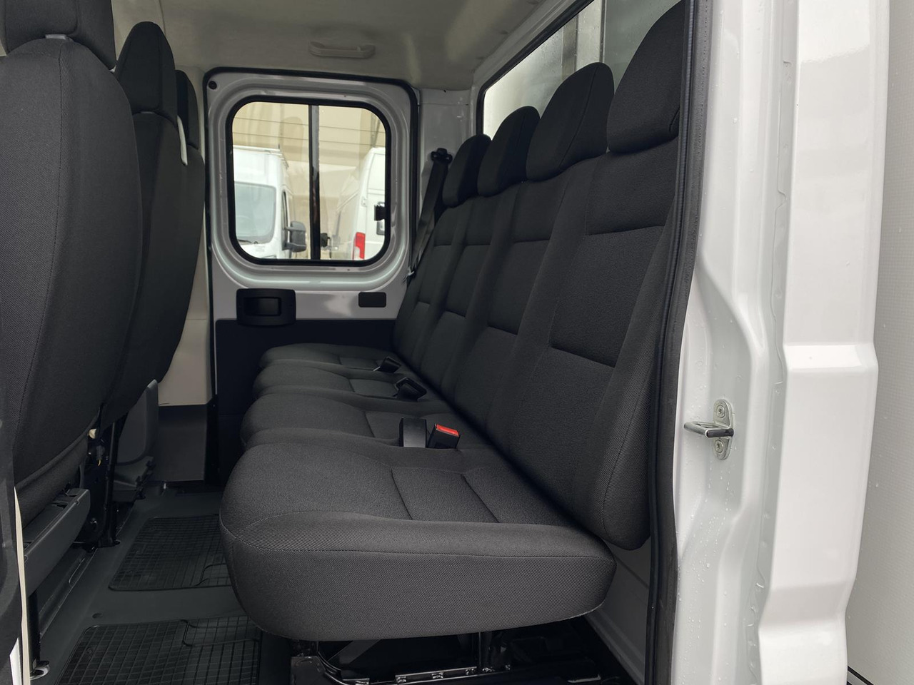 OPEL MOVANO 1+6 DOKA 140PS | KÜHLKOFFER + LADERAMPE - Refrigerated van: picture 5 OPEL MOVANO 1+6 DOKA 140PS | KÜHLKOFFER + LADERAMPE - Refrigerated van: picture 5