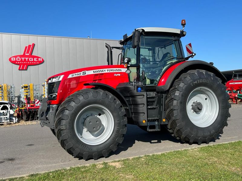 Massey Ferguson MF 8740 S Dyna-VT EXCLUSIVE - Farm tractor: picture 2 Massey Ferguson MF 8740 S Dyna-VT EXCLUSIVE - Farm tractor: picture 2