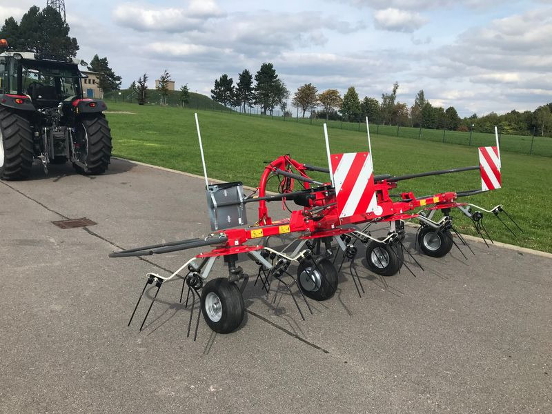 Massey Ferguson MF TD 454 DN / FELLA SANOS 4504 DN - Tedder/ Rake: picture 2 Massey Ferguson MF TD 454 DN / FELLA SANOS 4504 DN - Tedder/ Rake: picture 2