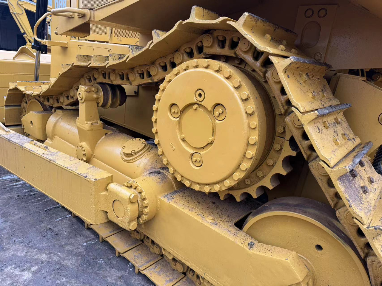 Bulldozer Caterpillar CAT D8R D8T D7H D7R D7G D7R D7E Used Bulldozer in Excellent Work Condition for Slae: picture 7 Bulldozer Caterpillar CAT D8R D8T D7H D7R D7G D7R D7E Used Bulldozer in Excellent Work Condition for Slae: picture 7