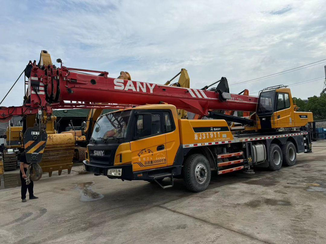 Sany Used Truck Crane 25 Ton with Excellent Work Performance and 1 year Warrenty - Mobile crane: picture 5 Sany Used Truck Crane 25 Ton with Excellent Work Performance and 1 year Warrenty - Mobile crane: picture 5