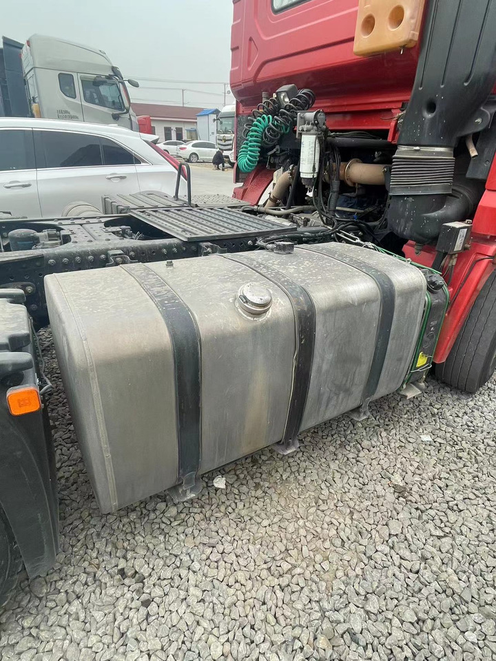 Leasing of Shacman Right Hand X3000 X5000 (6*4) Semi Truck head Truck Head Tipper Head Shacman Right Hand X3000 X5000 (6*4) Semi Truck head Truck Head Tipper Head: picture 10