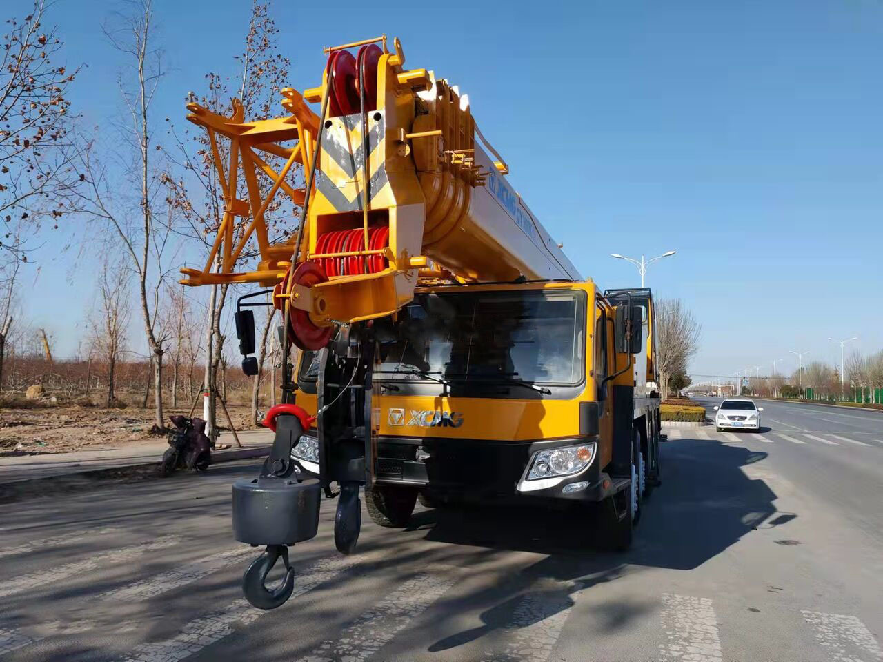 Leasing of XCMG Truck Crane XCMG QY100K QY100K-II Telescopic Boom 100 Ton in Hight Quality for Sale XCMG Truck Crane XCMG QY100K QY100K-II Telescopic Boom 100 Ton in Hight Quality for Sale: picture 6