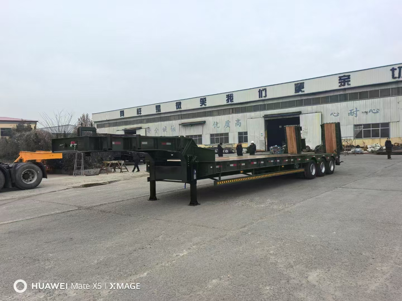 Low loader semi-trailer ZHICHENG Semni Flat Bed Low Bed Floater with 3 Axles 4 Axles New or Used 12M 13.75M In High Quality: picture 20 Low loader semi-trailer ZHICHENG Semni Flat Bed Low Bed Floater with 3 Axles 4 Axles New or Used 12M 13.75M In High Quality: picture 20