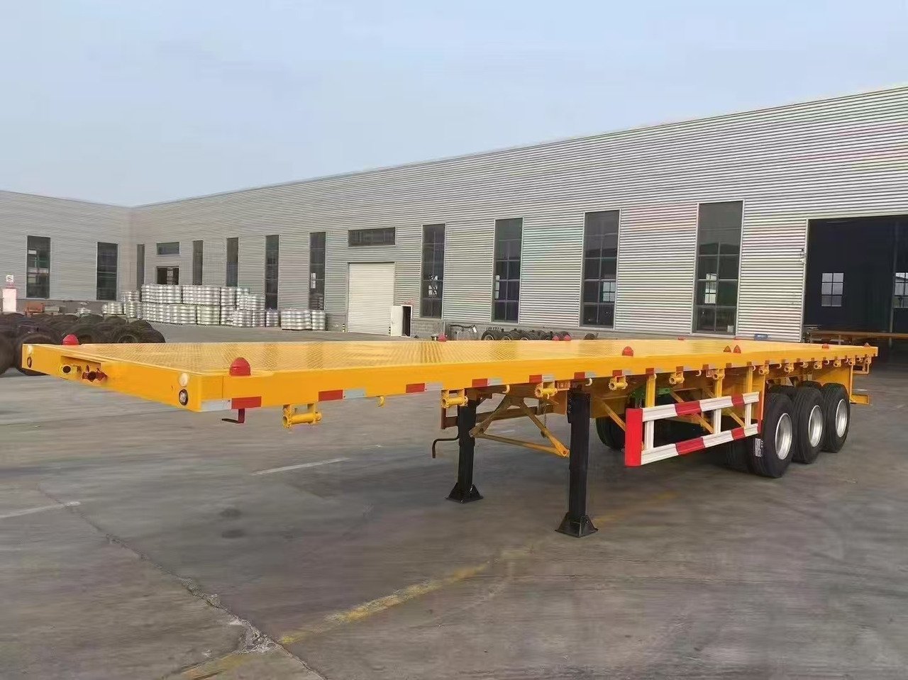 Low loader semi-trailer ZHICHENG Semni Flat Bed Low Bed Floater with 3 Axles 4 Axles New or Used 12M 13.75M In High Quality: picture 25 Low loader semi-trailer ZHICHENG Semni Flat Bed Low Bed Floater with 3 Axles 4 Axles New or Used 12M 13.75M In High Quality: picture 25