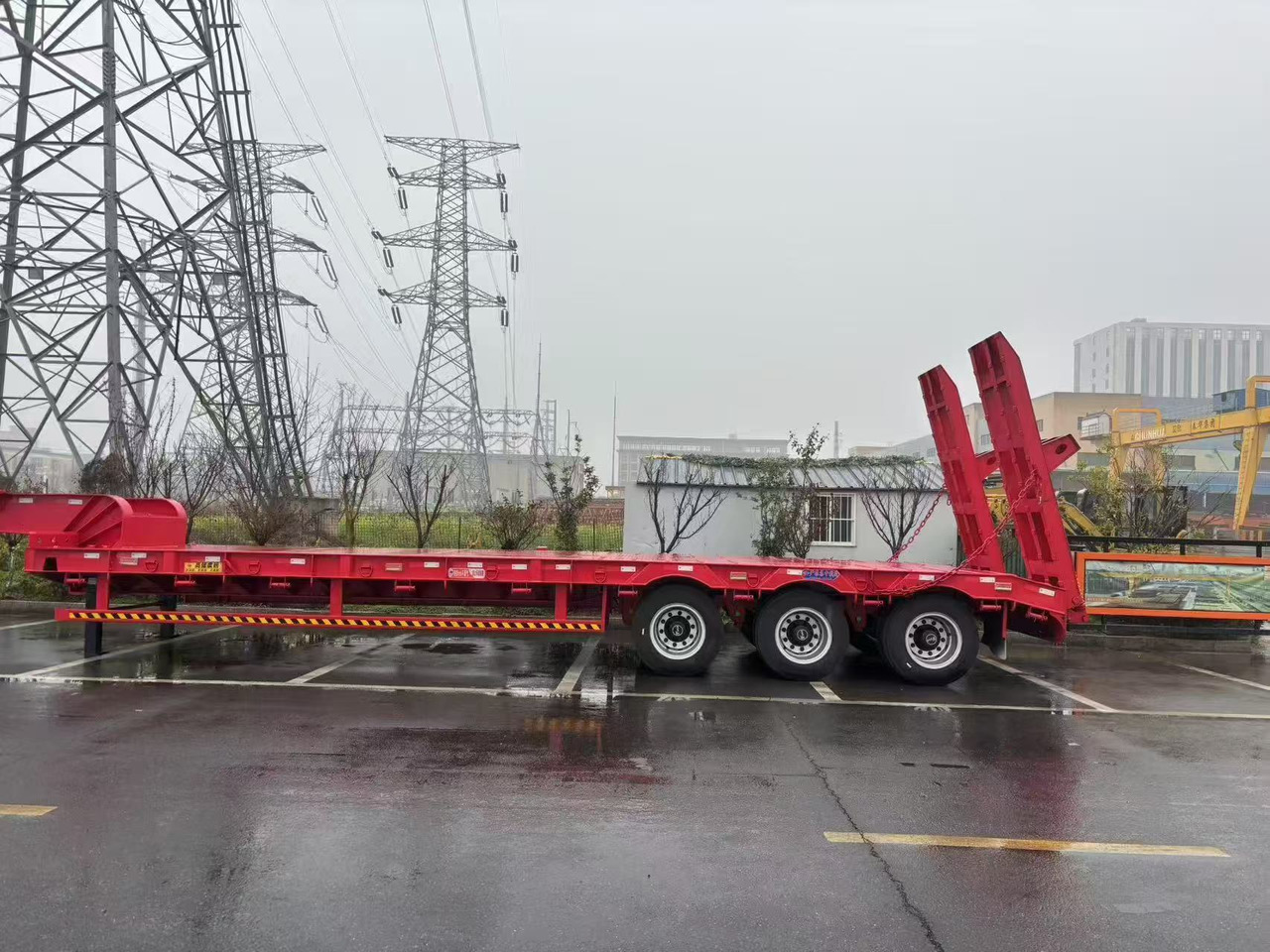 Low loader semi-trailer ZHICHENG Semni Flat Bed Low Bed Floater with 3 Axles 4 Axles New or Used 12M 13.75M In High Quality: picture 6 Low loader semi-trailer ZHICHENG Semni Flat Bed Low Bed Floater with 3 Axles 4 Axles New or Used 12M 13.75M In High Quality: picture 6