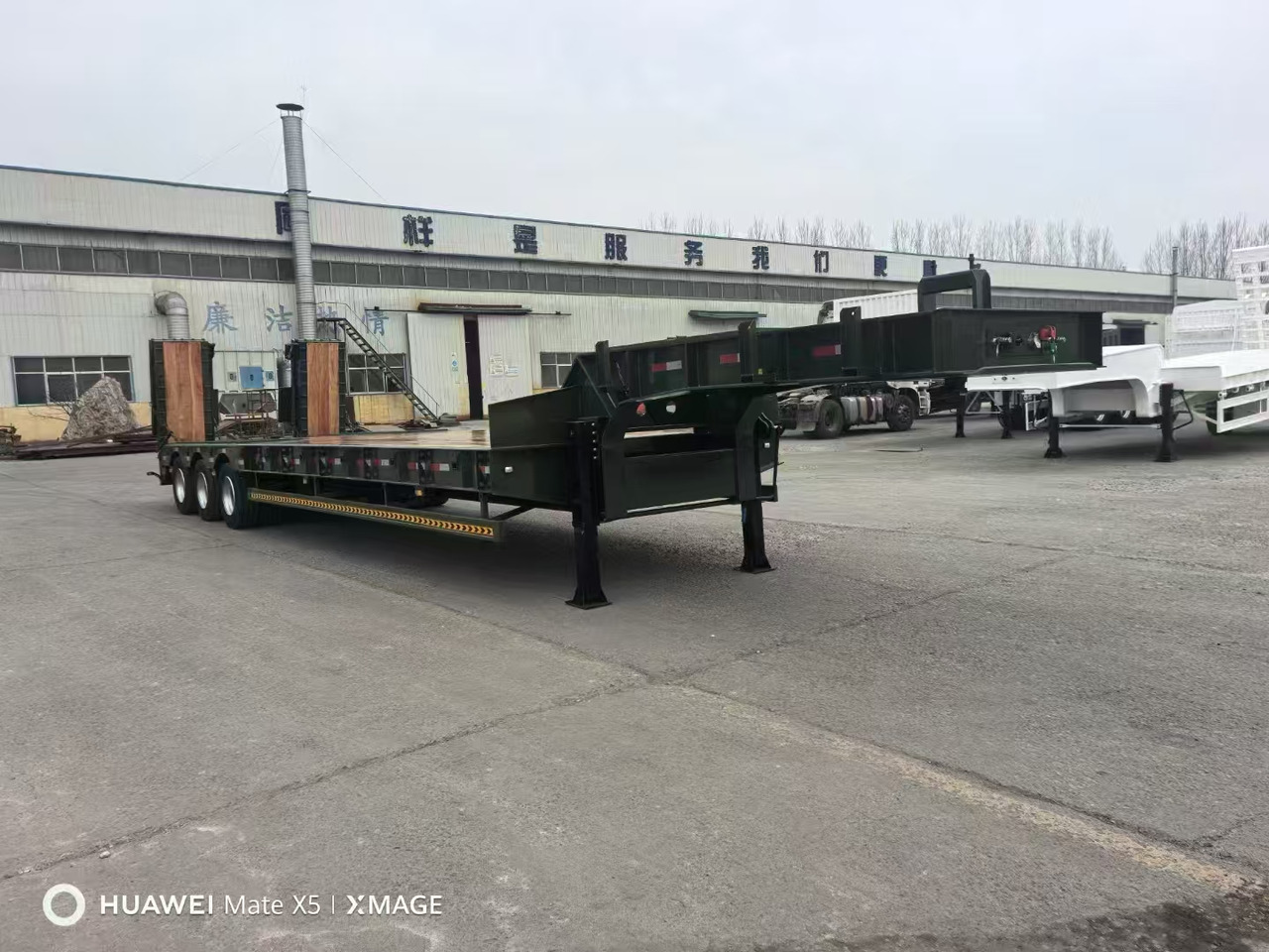 Low loader semi-trailer ZHICHENG Semni Flat Bed Low Bed Floater with 3 Axles 4 Axles New or Used 12M 13.75M In High Quality: picture 21 Low loader semi-trailer ZHICHENG Semni Flat Bed Low Bed Floater with 3 Axles 4 Axles New or Used 12M 13.75M In High Quality: picture 21