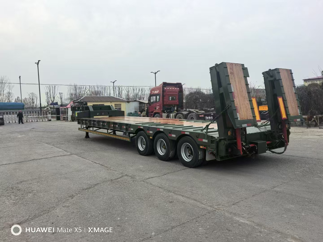 Low loader semi-trailer ZHICHENG Semni Flat Bed Low Bed Floater with 3 Axles 4 Axles New or Used 12M 13.75M In High Quality: picture 18 Low loader semi-trailer ZHICHENG Semni Flat Bed Low Bed Floater with 3 Axles 4 Axles New or Used 12M 13.75M In High Quality: picture 18
