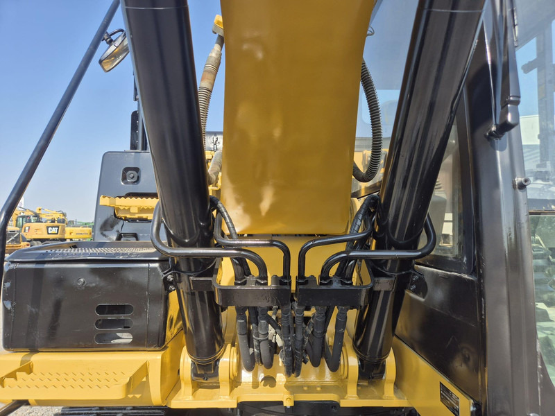 Crawler excavator Caterpillar 323ELN: picture 12