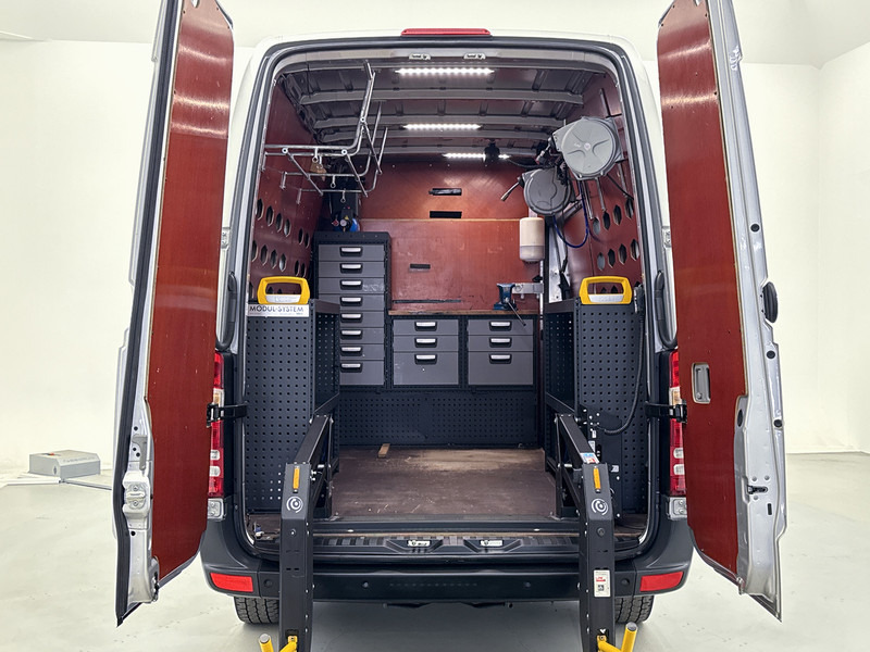 Mercedes-Benz Sprinter 314 2.2 CDI Inrichting Laadlift Betimmering Cruise Control Parkeersensoren Automaat 220v omvormer Geveerde stoel - Panel van: picture 5 Mercedes-Benz Sprinter 314 2.2 CDI Inrichting Laadlift Betimmering Cruise Control Parkeersensoren Automaat 220v omvormer Geveerde stoel - Panel van: picture 5