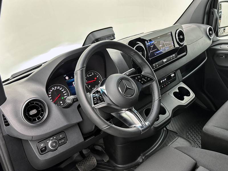 Mercedes-Benz Sprinter 317 1.9 CDI L2 Pro 3500kg trekhaak Navigatie Betimmering Camera + sensoren Stoel en stuurverwarming - Panel van: picture 5 Mercedes-Benz Sprinter 317 1.9 CDI L2 Pro 3500kg trekhaak Navigatie Betimmering Camera + sensoren Stoel en stuurverwarming - Panel van: picture 5