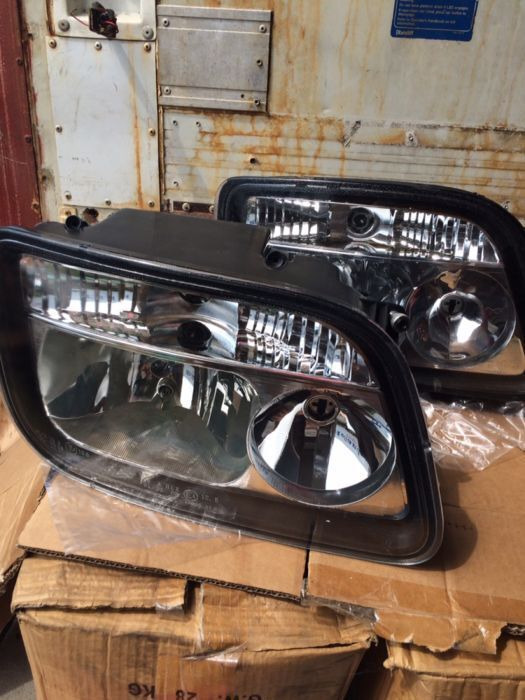 Mercedes-Benz Actros MP2 MP3 truck - Headlight for Truck: picture 1 Mercedes-Benz Actros MP2 MP3 truck - Headlight for Truck: picture 1