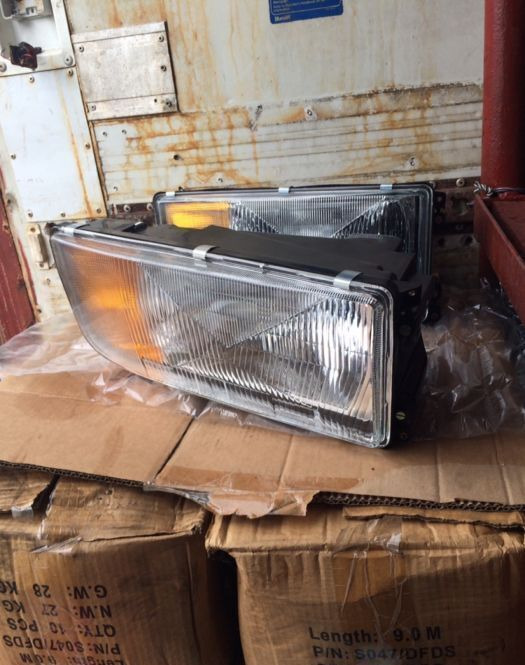 Mercedes-Benz Actros - Headlight for Truck: picture 2 Mercedes-Benz Actros - Headlight for Truck: picture 2