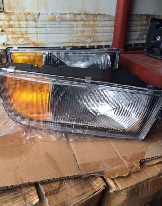 Mercedes-Benz Actros - Headlight for Truck: picture 1 Mercedes-Benz Actros - Headlight for Truck: picture 1