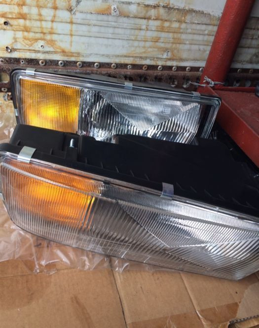 Mercedes-Benz Actros - Headlight for Truck: picture 3 Mercedes-Benz Actros - Headlight for Truck: picture 3