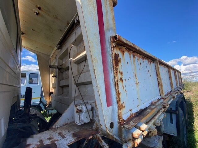 Mercedes-Benz NG 2636 V10 K - Tipper: picture 4 Mercedes-Benz NG 2636 V10 K - Tipper: picture 4