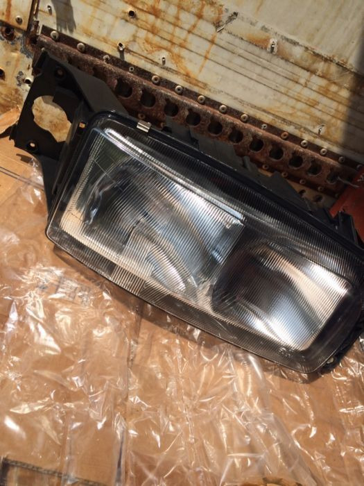 Renault DCI stanga/dreapta NOU - Headlight for Truck: picture 1 Renault DCI stanga/dreapta NOU - Headlight for Truck: picture 1