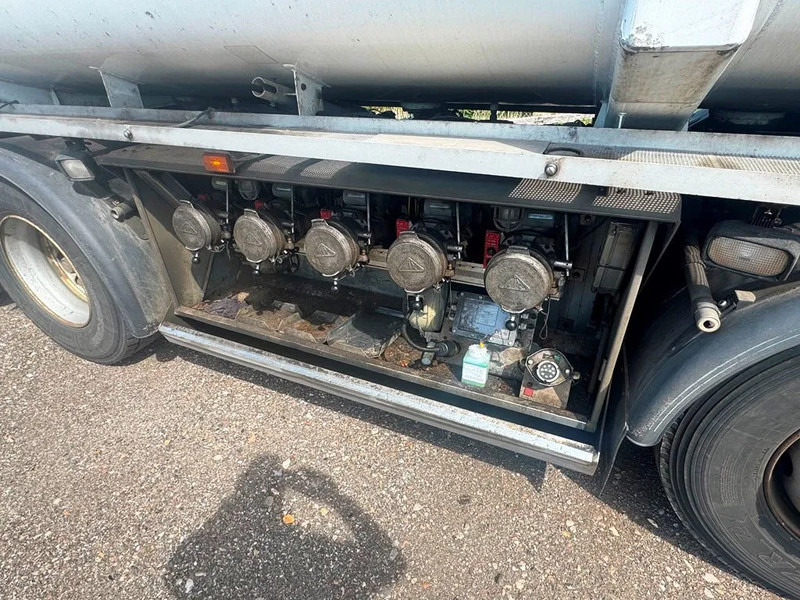Tank truck Scania P380 P380 8x2*6 .ADR/FL . 24200 L Tank - Air / Air suspension.: picture 12