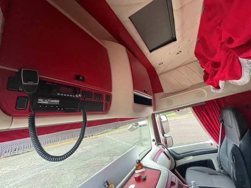 Tractor unit DAF XF 530 Twensteer Special interior. Full Air suspension Hydr. system: picture 9