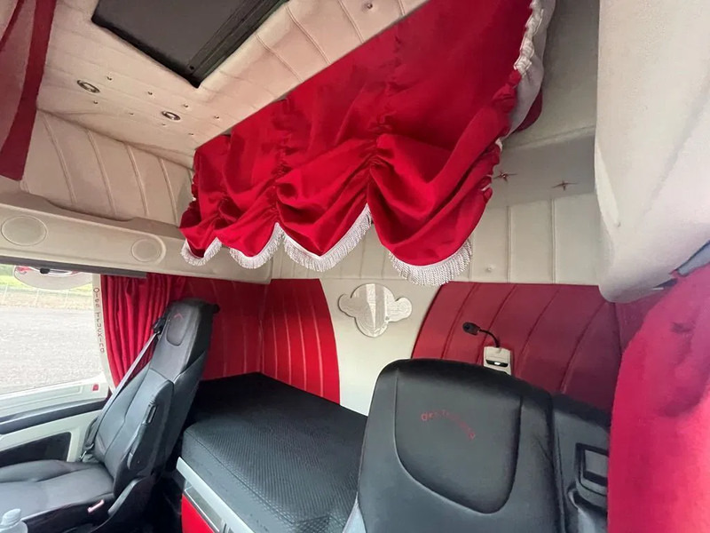 Tractor unit DAF XF 530 Twensteer Special interior. Full Air suspension Hydr. system: picture 10