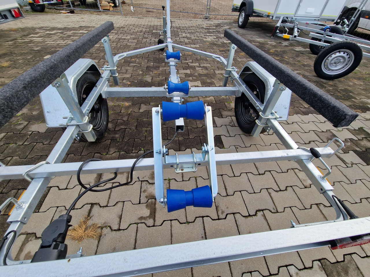 Nowa Przyczepa 2025 Podłodziowa ponton łódź Niewiadów P400 P415 do 6m - Autotransporter trailer: picture 1 Nowa Przyczepa 2025 Podłodziowa ponton łódź Niewiadów P400 P415 do 6m - Autotransporter trailer: picture 1