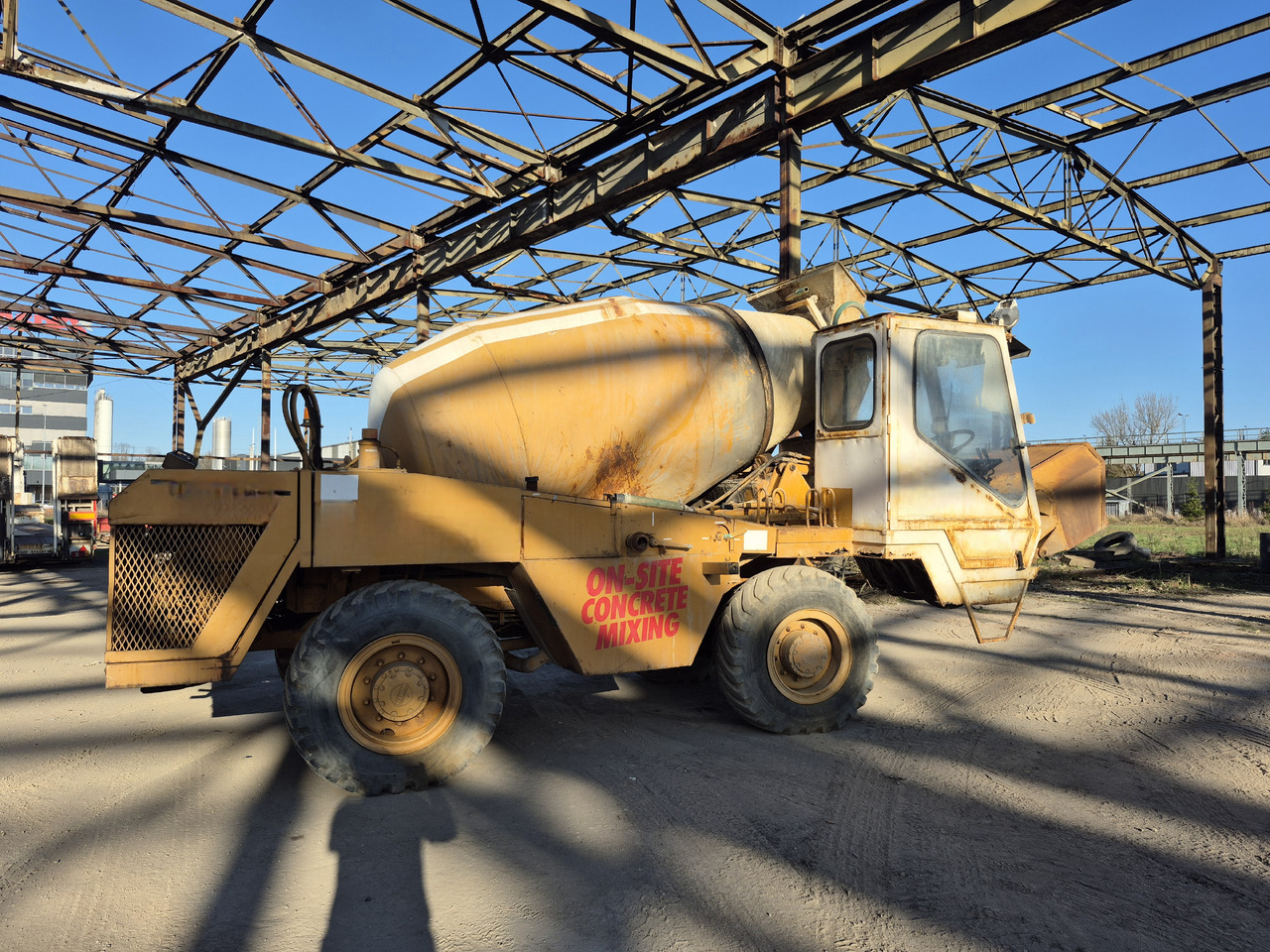 ULTRANAZZ M37E - Concrete mixer truck: picture 2 ULTRANAZZ M37E - Concrete mixer truck: picture 2