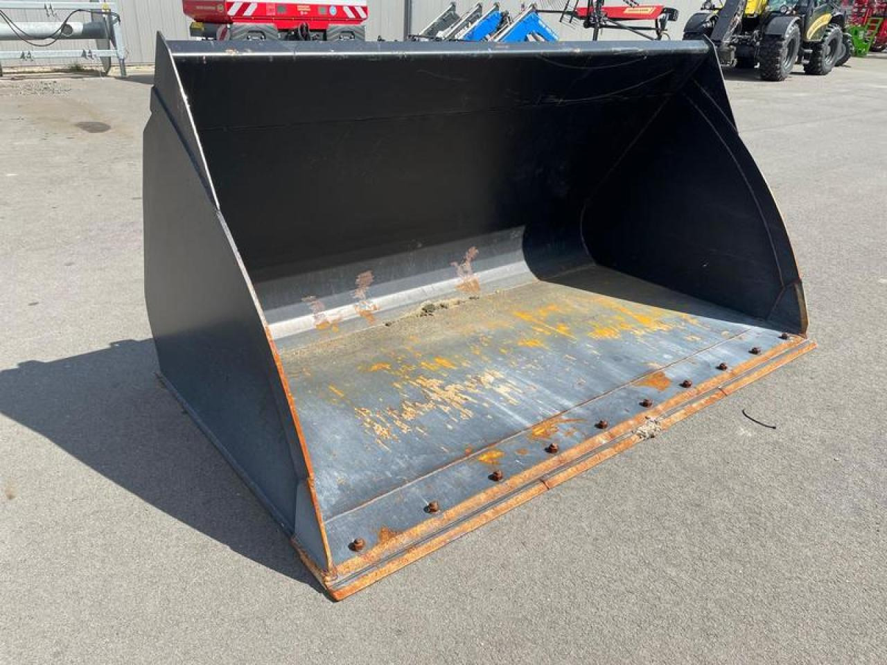 LEICHTGUTSCHAUFEL NEW HOLLAND - Loader bucket: picture 4 LEICHTGUTSCHAUFEL NEW HOLLAND - Loader bucket: picture 4