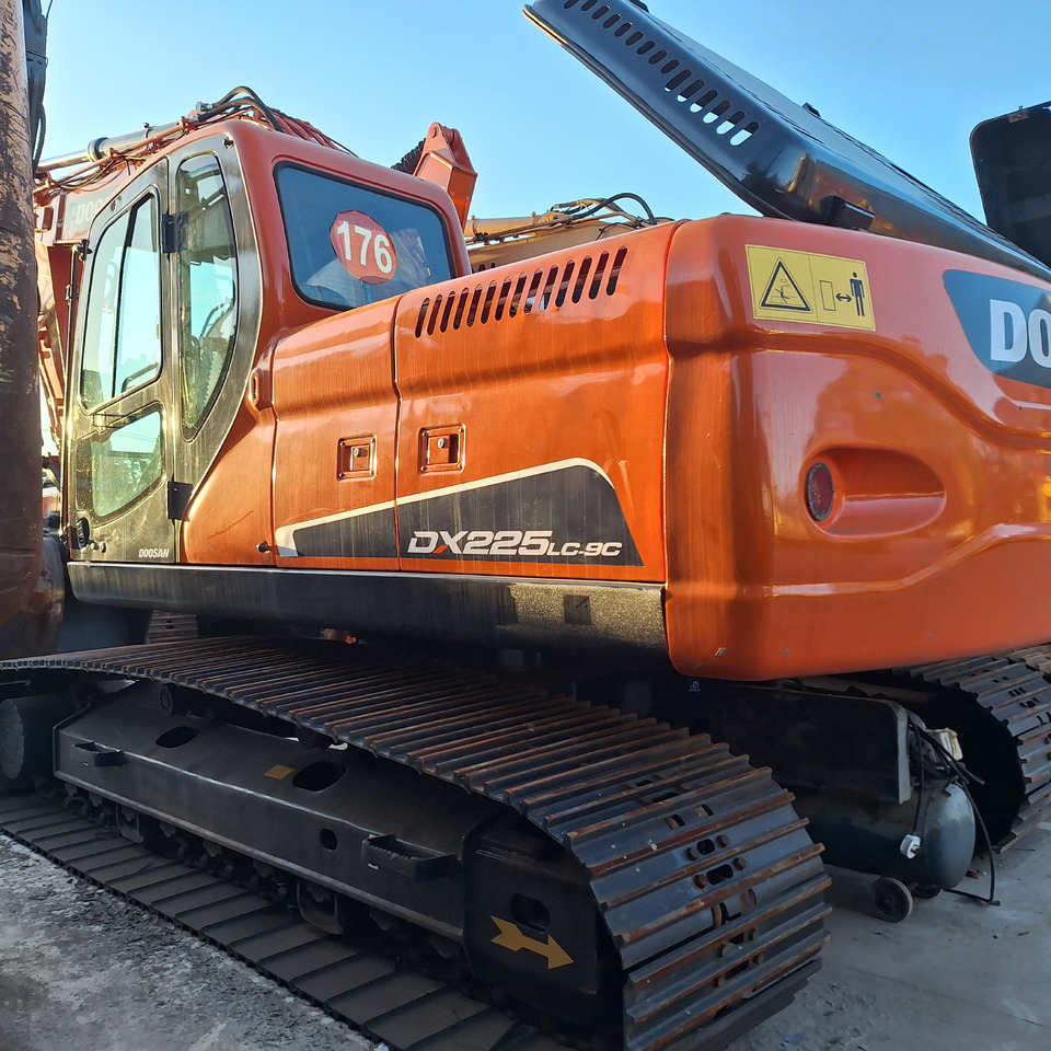 DOOSAN Doosan DX225LC-9C Crawler excavator - Crawler excavator: picture 3 DOOSAN Doosan DX225LC-9C Crawler excavator - Crawler excavator: picture 3