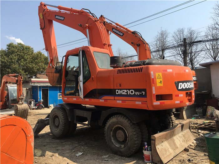 Doosan DH210w-7 wheel excavator - Wheel excavator: picture 2 Doosan DH210w-7 wheel excavator - Wheel excavator: picture 2