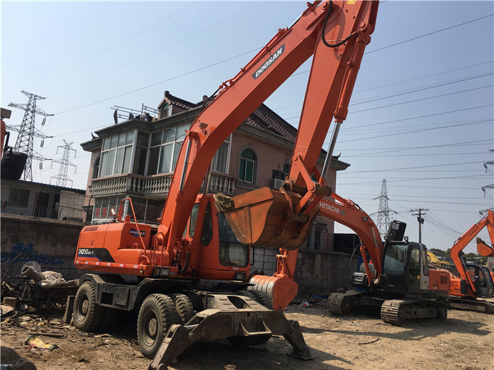 Doosan DH210w-7 wheel excavator - Wheel excavator: picture 5 Doosan DH210w-7 wheel excavator - Wheel excavator: picture 5