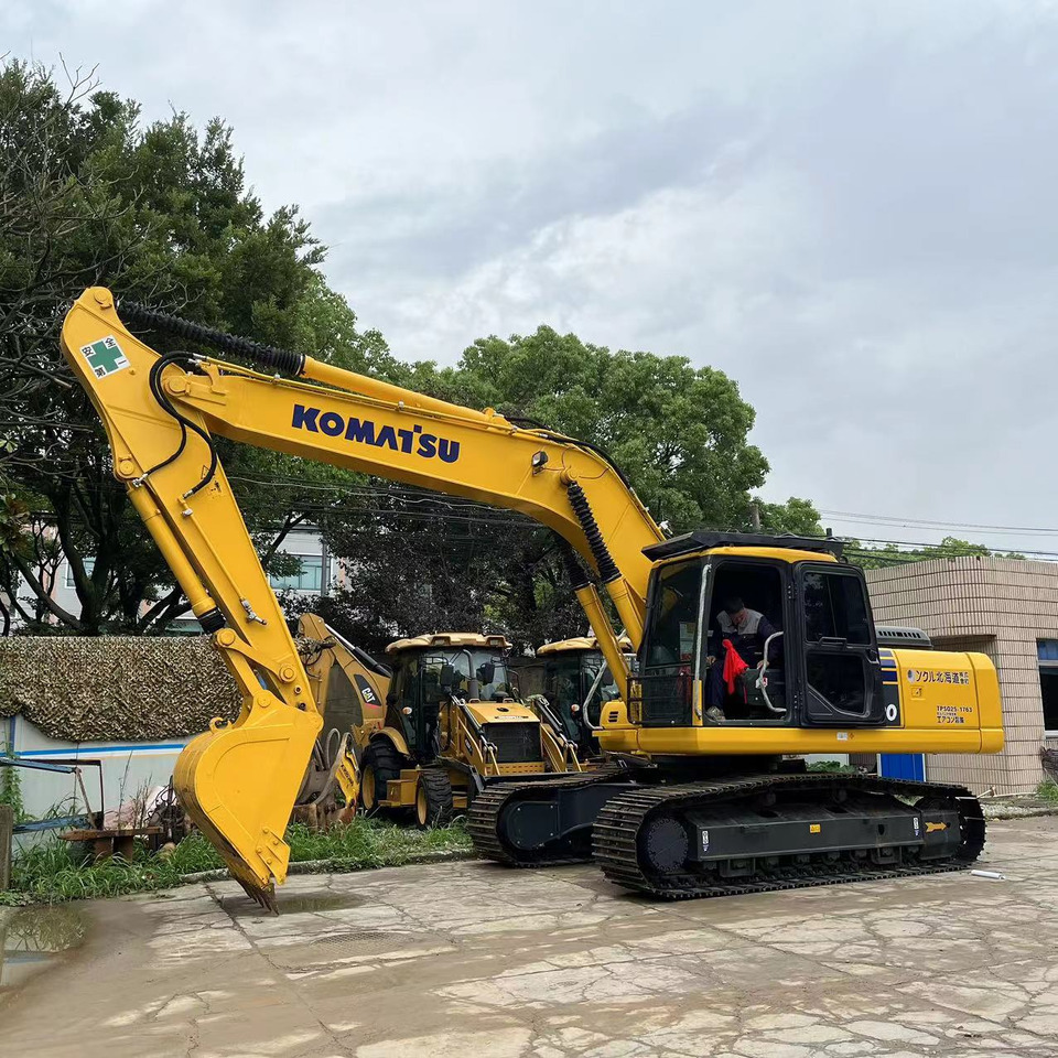 Komatsu PC 220-8 Excavator - Crawler excavator: picture 1 Komatsu PC 220-8 Excavator - Crawler excavator: picture 1
