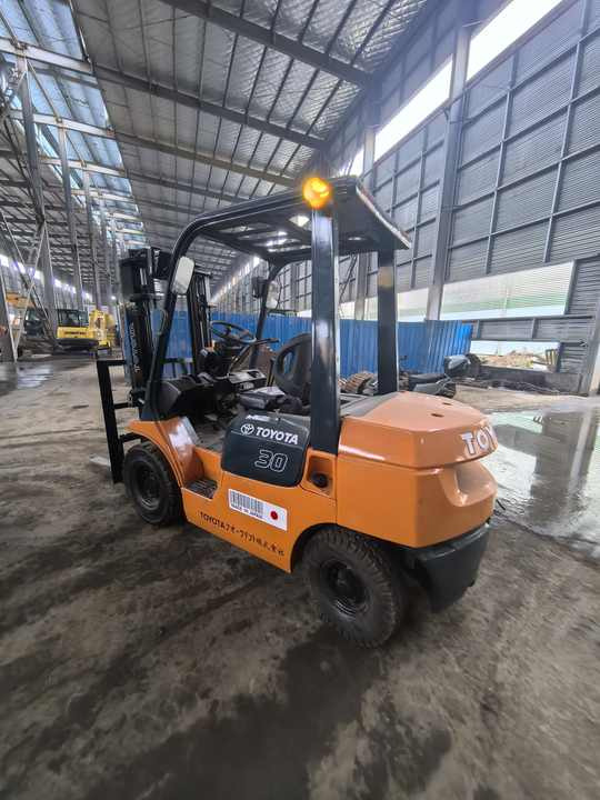 Second hand toyota fd30 very good working condition and performance used forklift for sale used - Diesel forklift: picture 5 Second hand toyota fd30 very good working condition and performance used forklift for sale used - Diesel forklift: picture 5