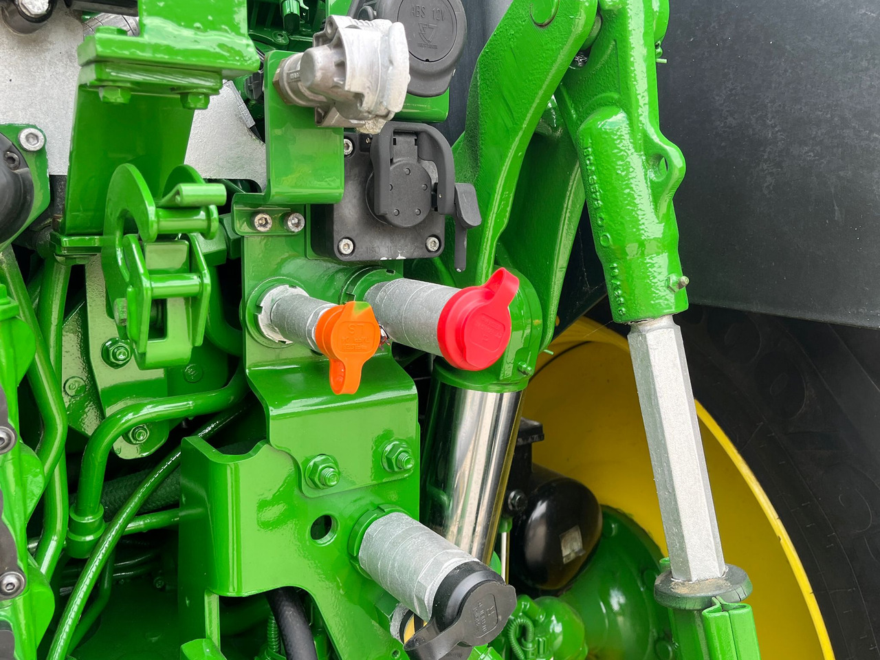 Farm tractor JOHN DEERE 6130: picture 10