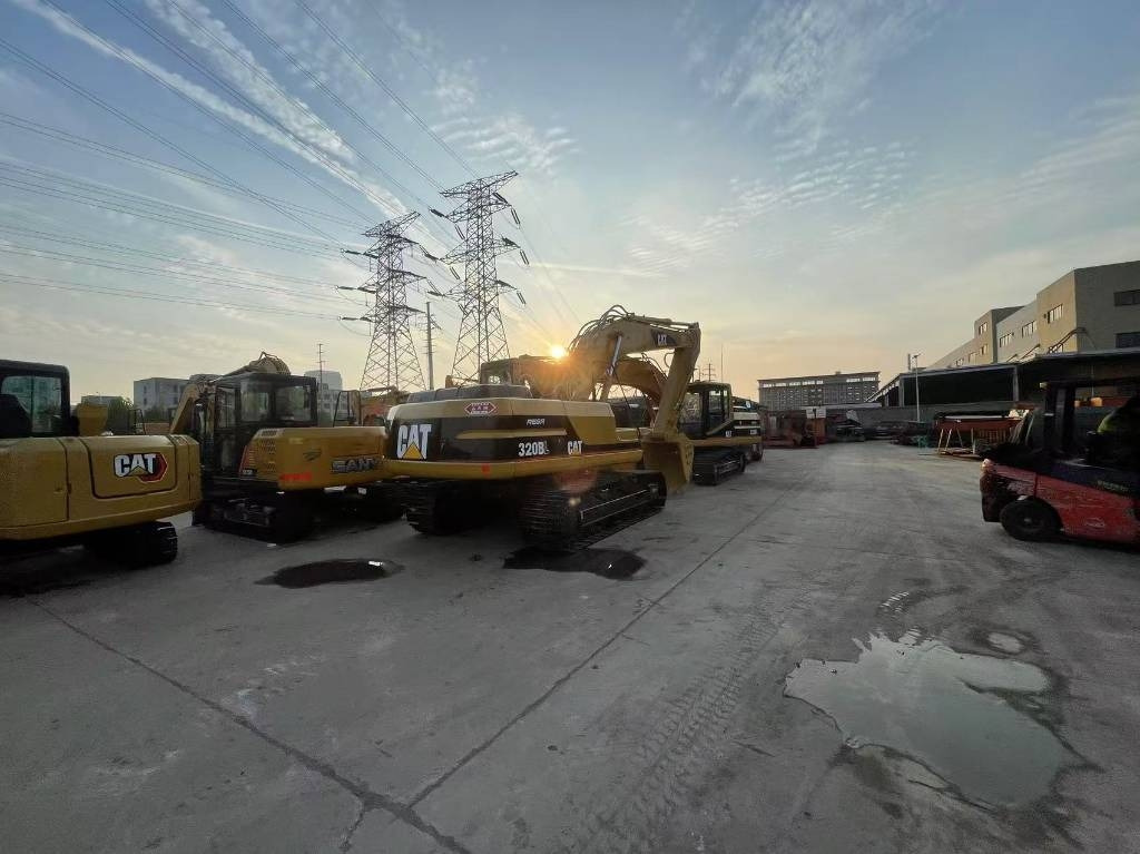 CAT 320 B - Crawler excavator: picture 1 CAT 320 B - Crawler excavator: picture 1