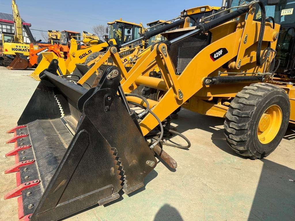 CAT 420 F ST - Backhoe loader: picture 2 CAT 420 F ST - Backhoe loader: picture 2