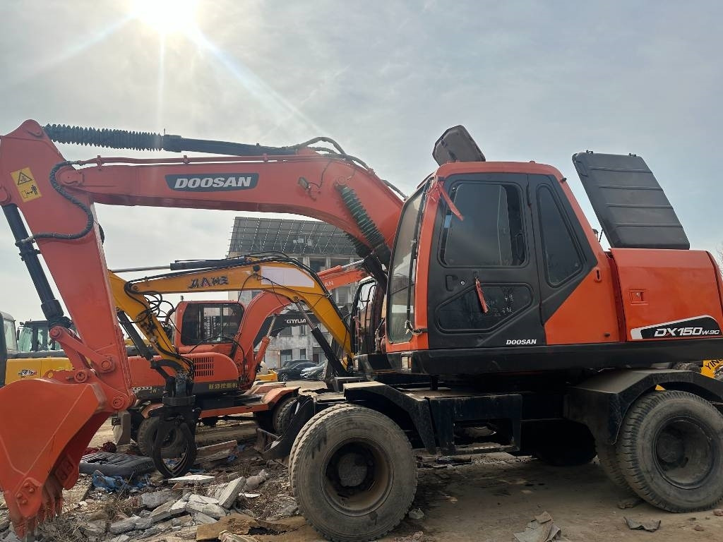 Doosan DH 150 W-7  - Wheel excavator: picture 5 Doosan DH 150 W-7  - Wheel excavator: picture 5