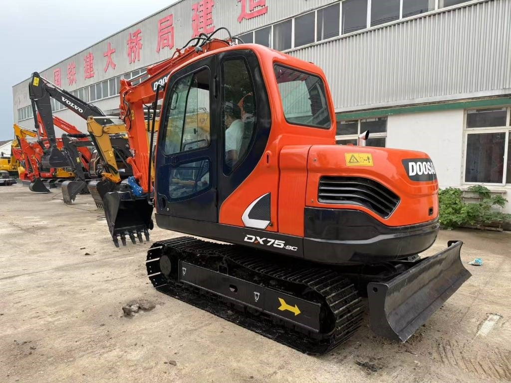Doosan DX 75  - Crawler excavator: picture 1 Doosan DX 75  - Crawler excavator: picture 1