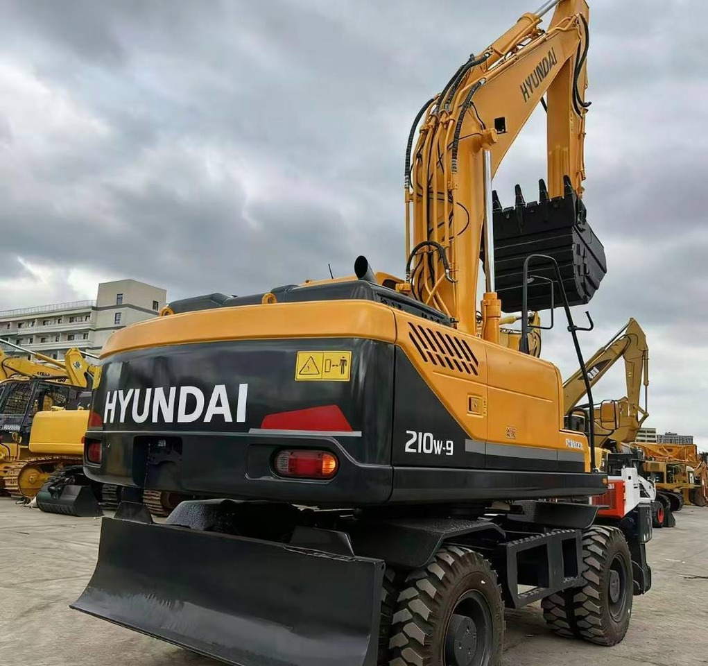 Hyundai 210W -9  - Wheel excavator: picture 1 Hyundai 210W -9  - Wheel excavator: picture 1