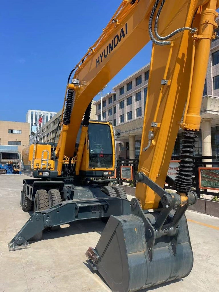 Hyundai 210W-9 - Wheel excavator: picture 1 Hyundai 210W-9 - Wheel excavator: picture 1