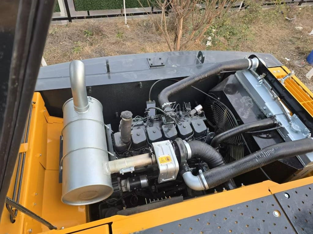 Hyundai 220LC-9S - Crawler excavator: picture 4 Hyundai 220LC-9S - Crawler excavator: picture 4