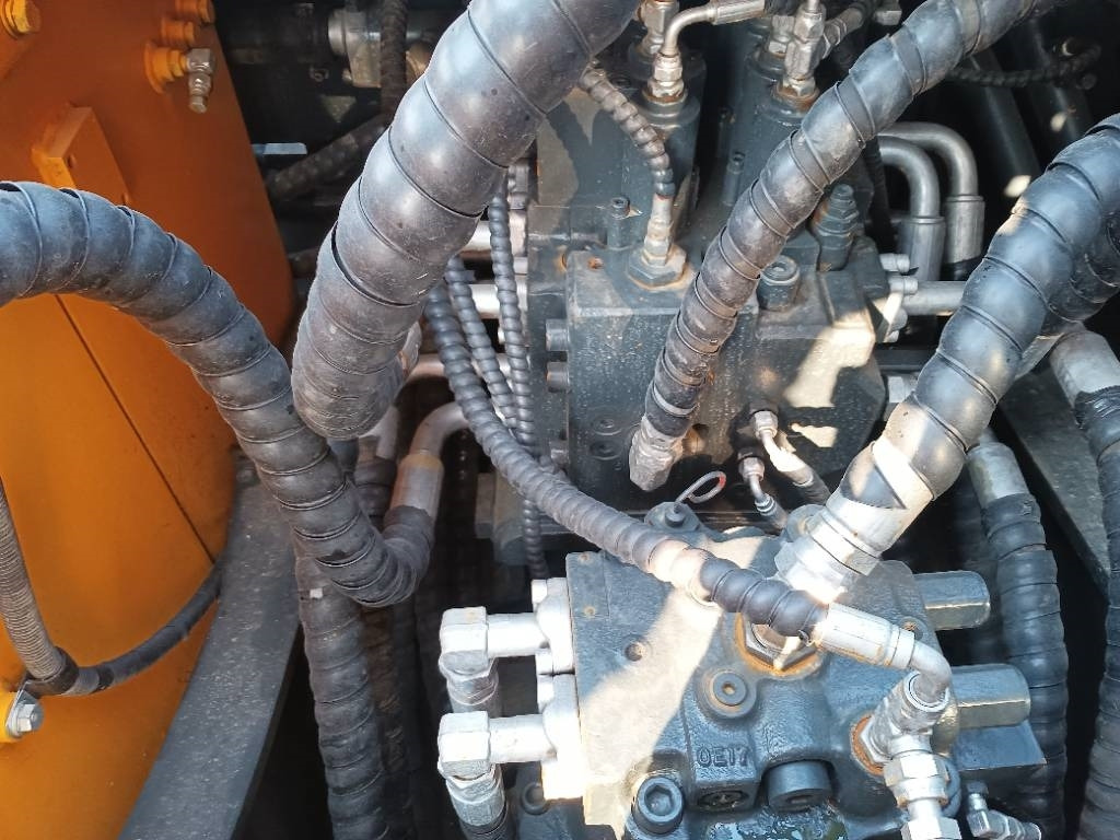 Hyundai R 220-9 S - Crawler excavator: picture 2 Hyundai R 220-9 S - Crawler excavator: picture 2