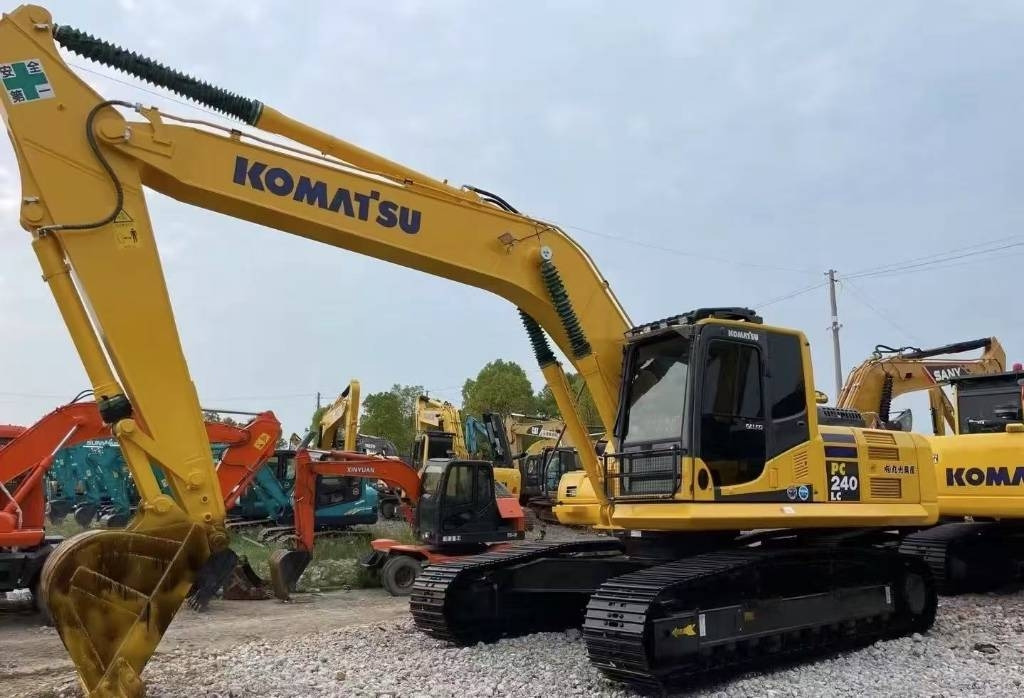 Komatsu PC 240 - Crawler excavator: picture 1 Komatsu PC 240 - Crawler excavator: picture 1