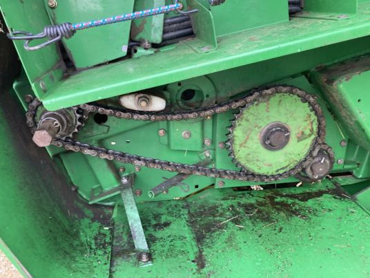 John Deere 592 HIFLOW - Round baler: picture 4 John Deere 592 HIFLOW - Round baler: picture 4